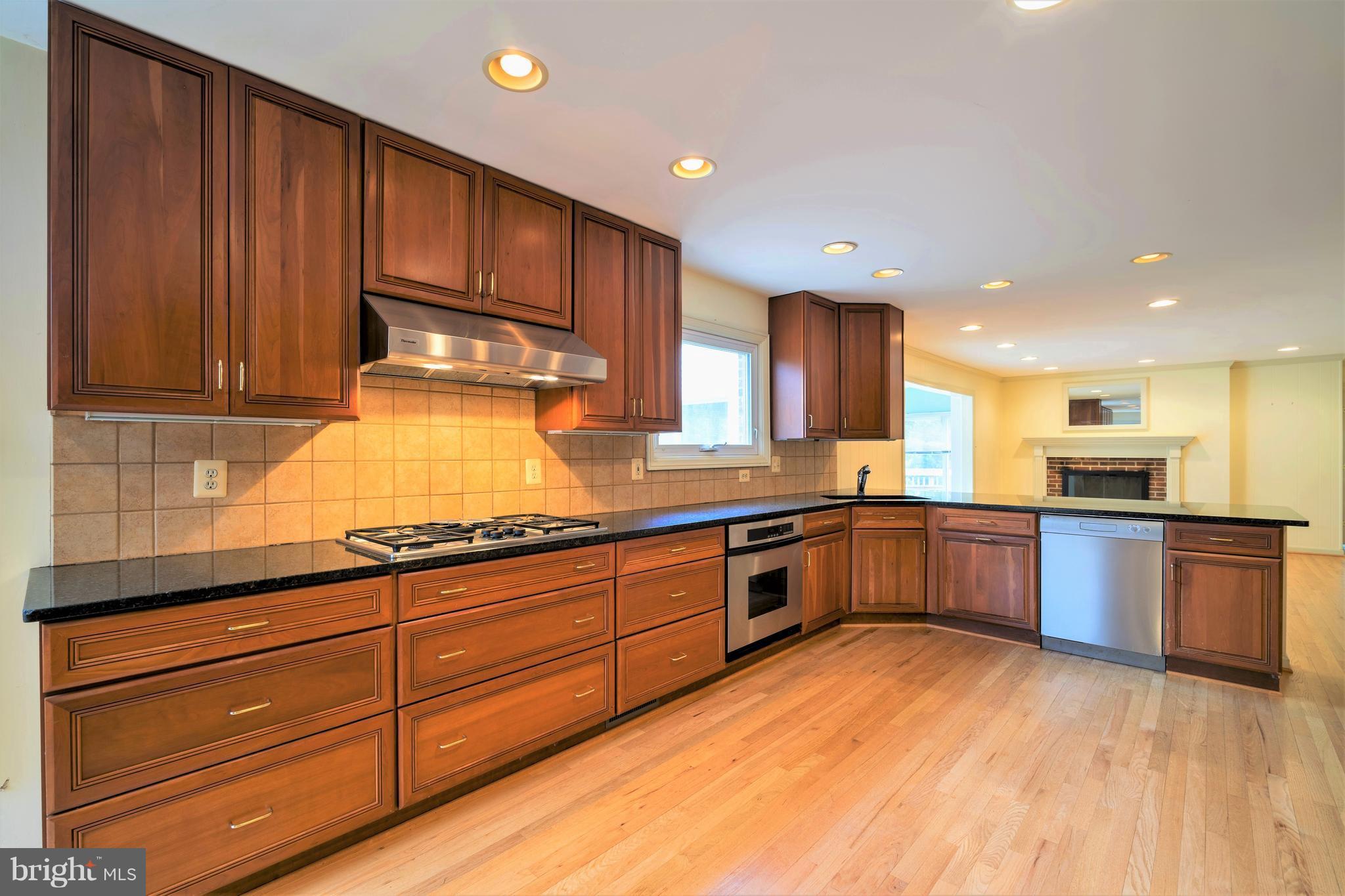 1008 Towlston Road McLean, VA 22102 - Photo 9 of 30 Kitchen