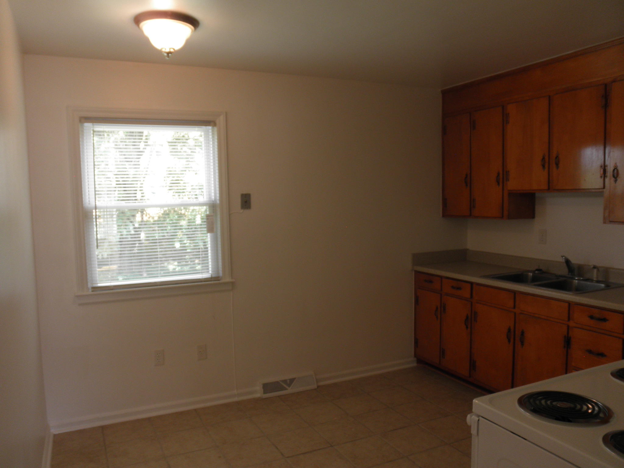 4823 Florist Road, Unit 4825 Roanoke, VA 24012 - Photo 5 of 18 P8300775