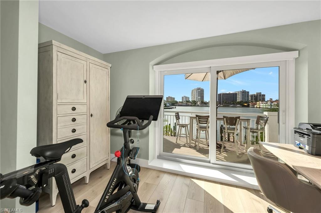 4045 Crayton Road Naples, FL 34103 - Photo 14 of 20