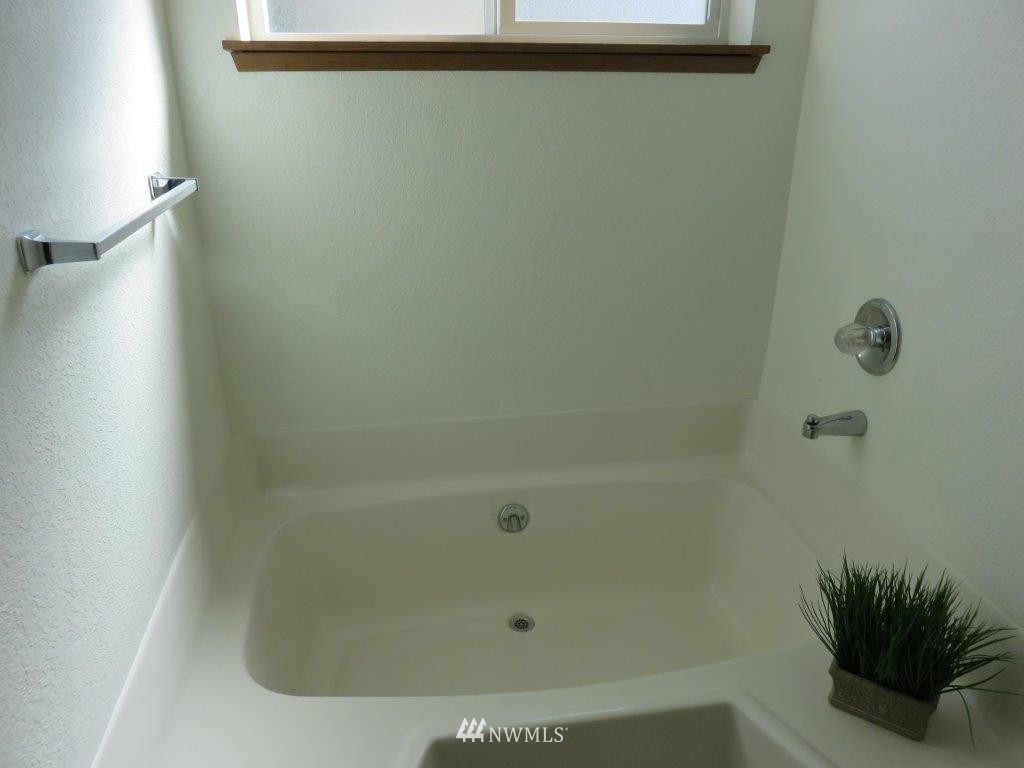 1466 Diamond Road Southeast Lacey, WA 98503 - Photo 8 of 11 Gallery Image 8