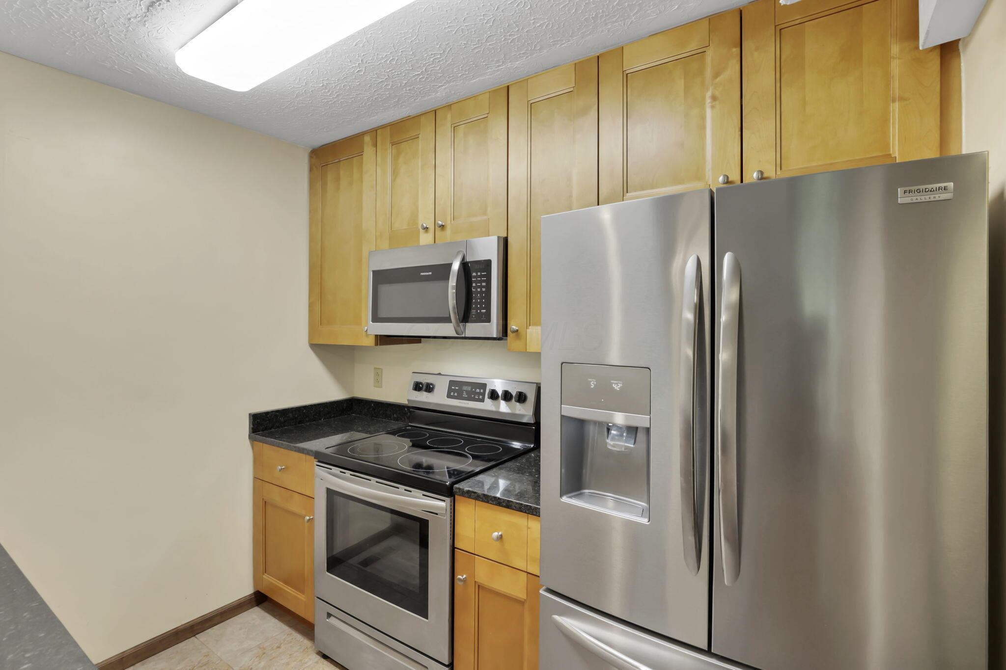2014 Queensgate Lane Columbus, OH 43235 - Photo 6 of 26 14-web-or-mls-0N4A5789