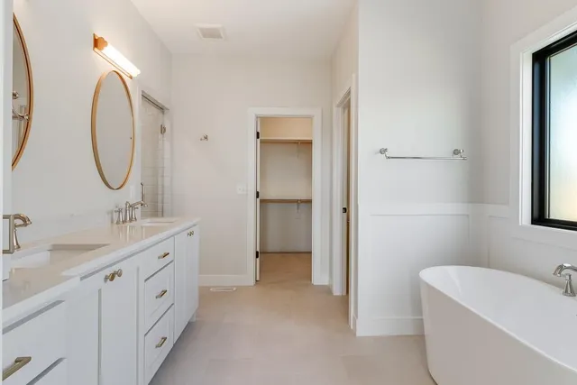 $729,900 | 1841 Woodward Circle, Raymore, MO 64083