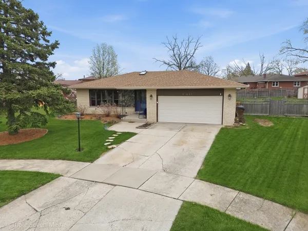 $349,900 | 15417 Maple Court, Oak Forest, IL 60452