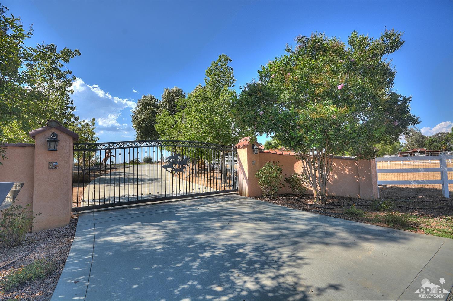 39825 Berenda Road Temecula, CA 92591 - Photo 8 of 54 a view of a fence yard from a balcony