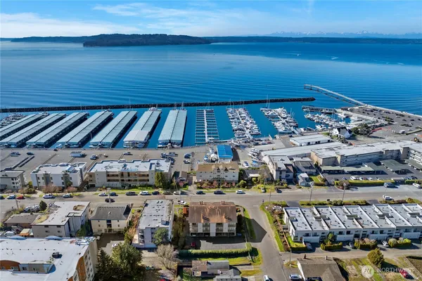 $399,900 | 22508 6th Avenue South, Unit 1, Des Moines, WA 98198