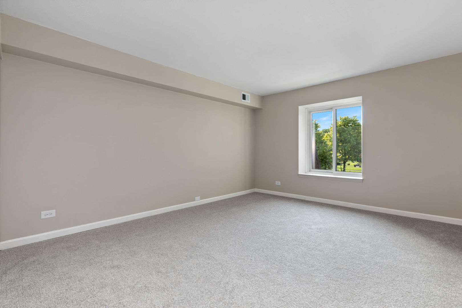 11134 NW Road, Unit 2C Palos Hills, IL 60465 - Photo 13 of 24 an empty room with windows