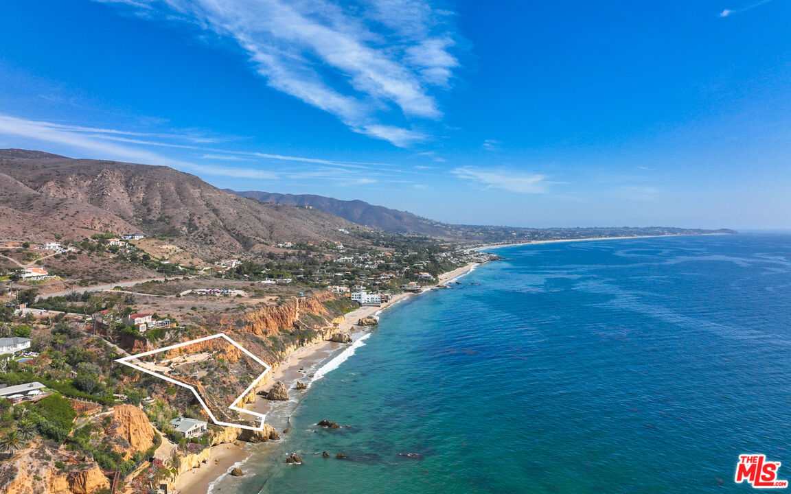 32232 Pacific Coast Highway Malibu, CA 90265 - Photo 2 of 26 a view of an ocean