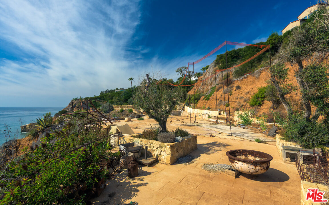 32232 Pacific Coast Highway Malibu, CA 90265 - Photo 6 of 26 a view of outdoor space and garden