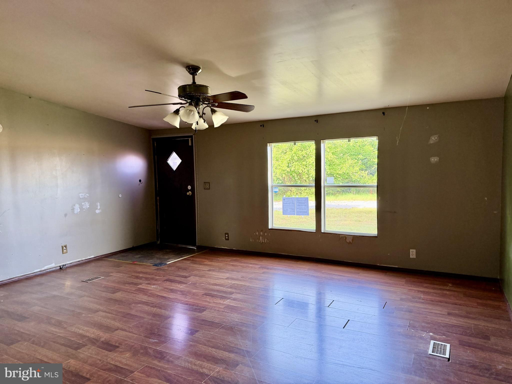 6707 Sharptown Road Laurel, DE 19956 - Photo 15 of 25 living room - view 2