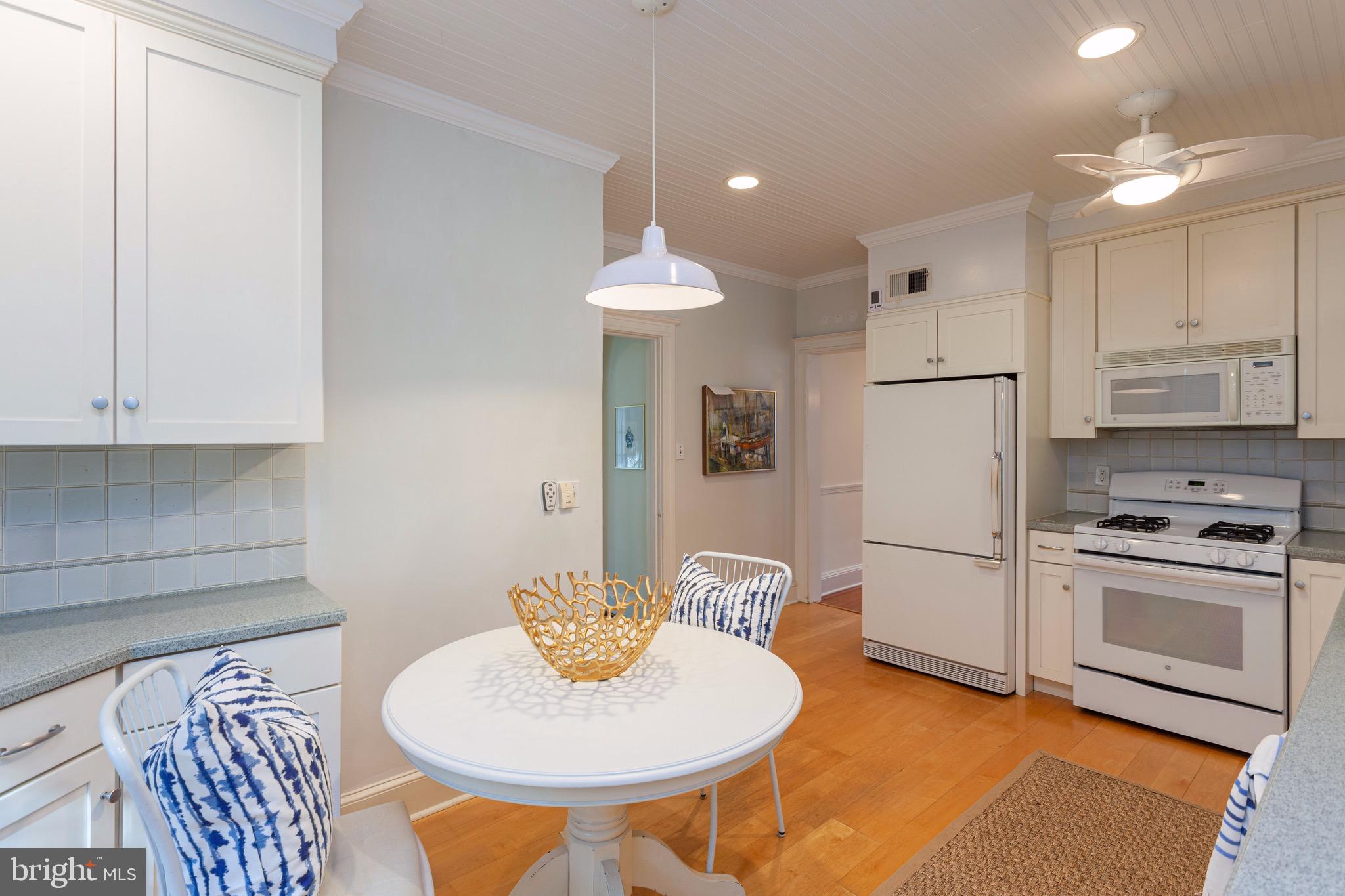 5706 Oakshire Road Baltimore, MD 21209 - Photo 12 of 36 Eat-In Kitchen