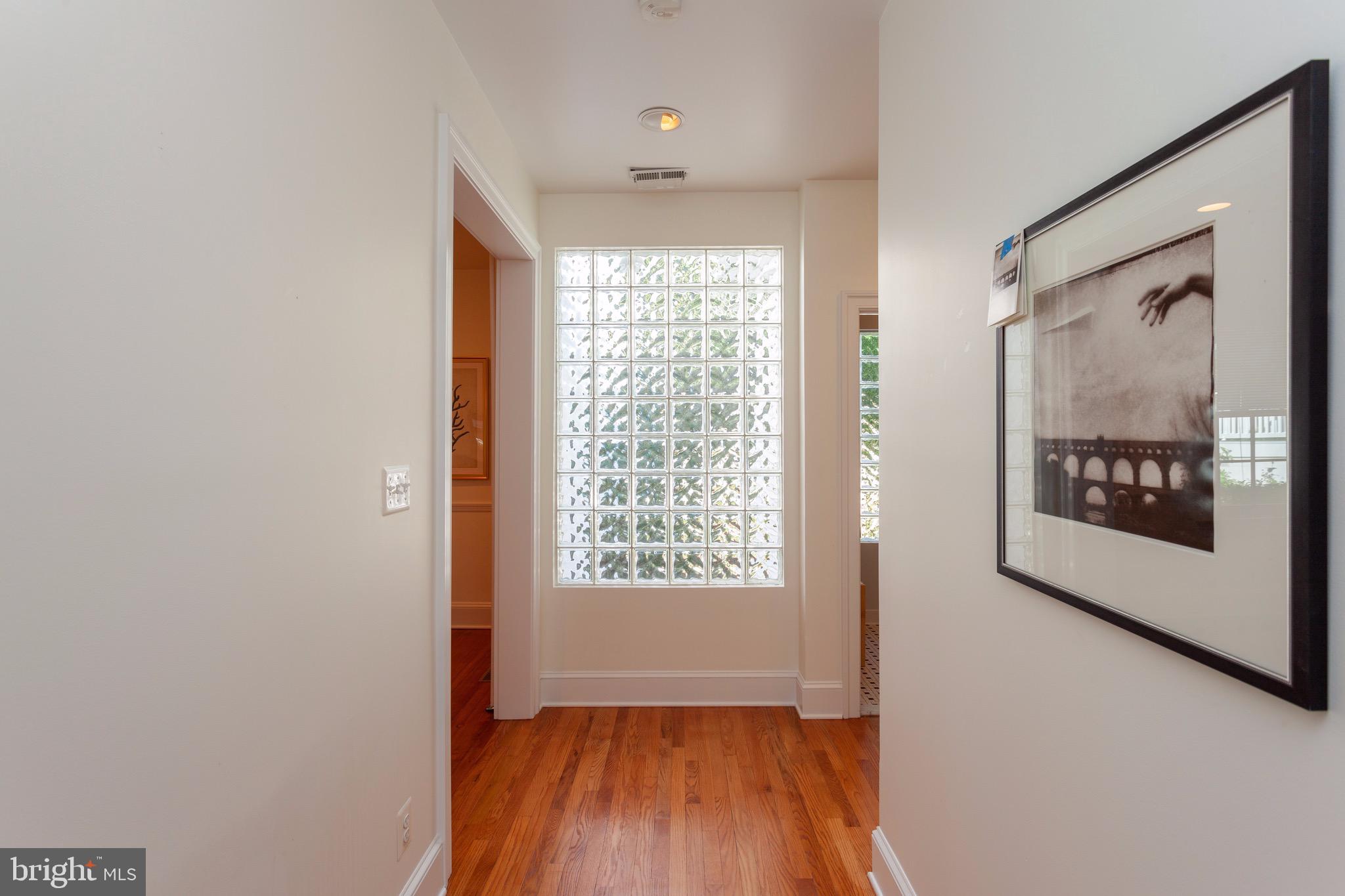 5706 Oakshire Road Baltimore, MD 21209 - Photo 17 of 36 Hallway