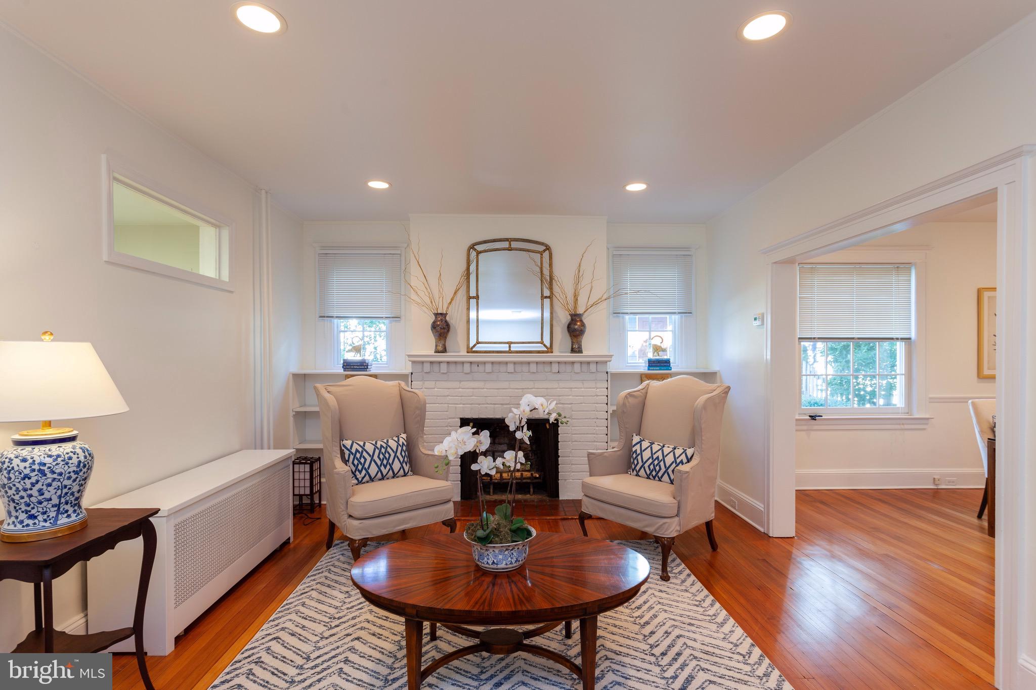 5706 Oakshire Road Baltimore, MD 21209 - Photo 3 of 36 Living Room