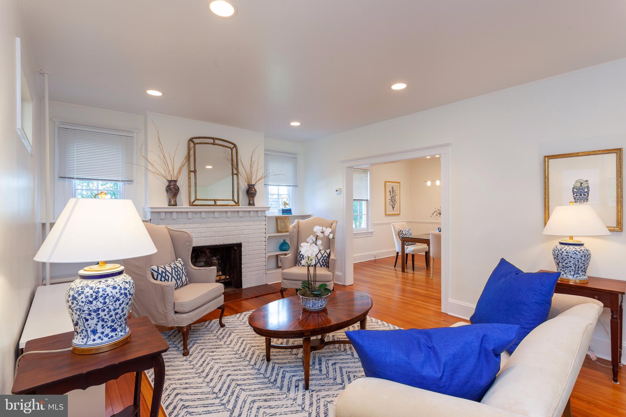 5706 Oakshire Road Baltimore, MD 21209 - Photo 4 of 36 Living Room