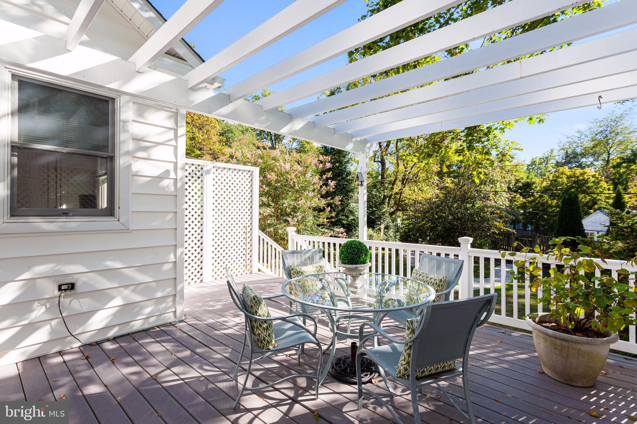 5706 Oakshire Road Baltimore, MD 21209 - Photo 32 of 36 Oversized Deck