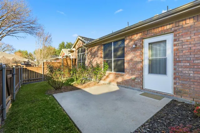 a front view of house with yard