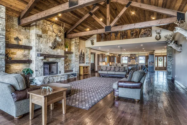 $3,400,000 | 6892 Palm Road, Sealy, TX 77474