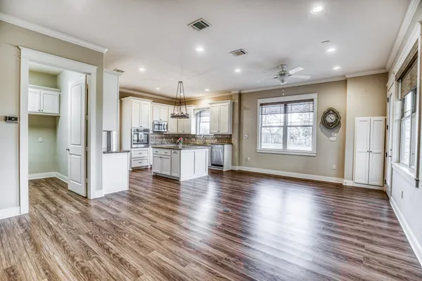 $3,400,000 | 6892 Palm Road, Sealy, TX 77474