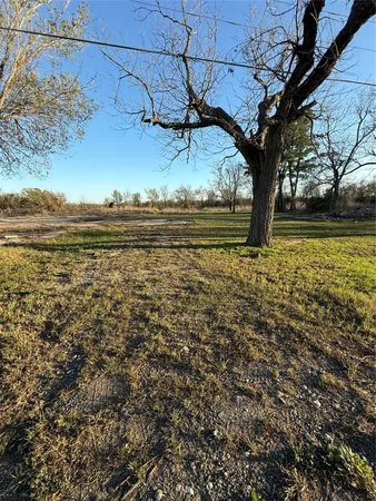 $135,000 | 1304 East Cameron Avenue, Rockdale, TX 76567