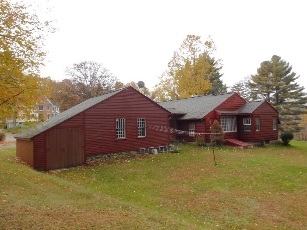 15 East Hill Road Brimfield, MA 01010 - Photo 4 of 30 Gallery Image 4