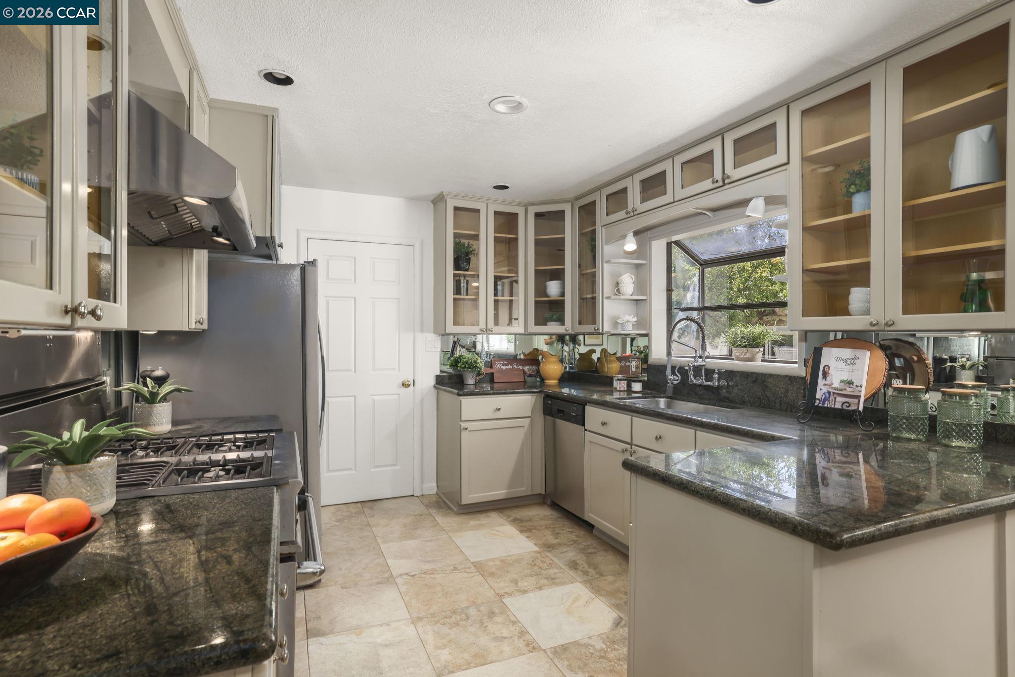 2157 Whyte Park Avenue Walnut Creek, CA 94595 - Photo 11 of 35