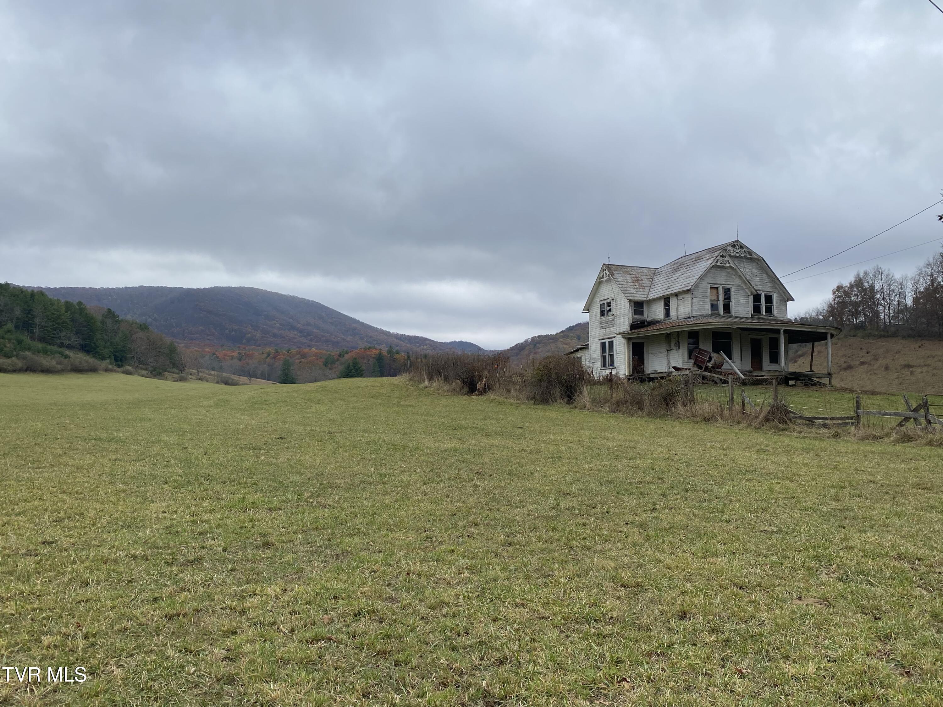 214 Comers Creek Road Sugar Grove, VA 24375 - Photo 4 of 42 IMG_7030