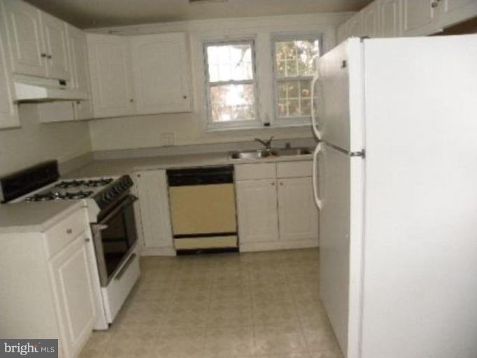 1245 Greystone Road Halethorpe, MD 21227 - Photo 5 of 19 Kitchen