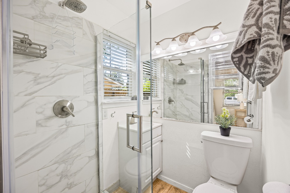 3205 Whites Drive Austin, TX 78735 - Photo 26 of 31 a bathroom with a bathtub and shower