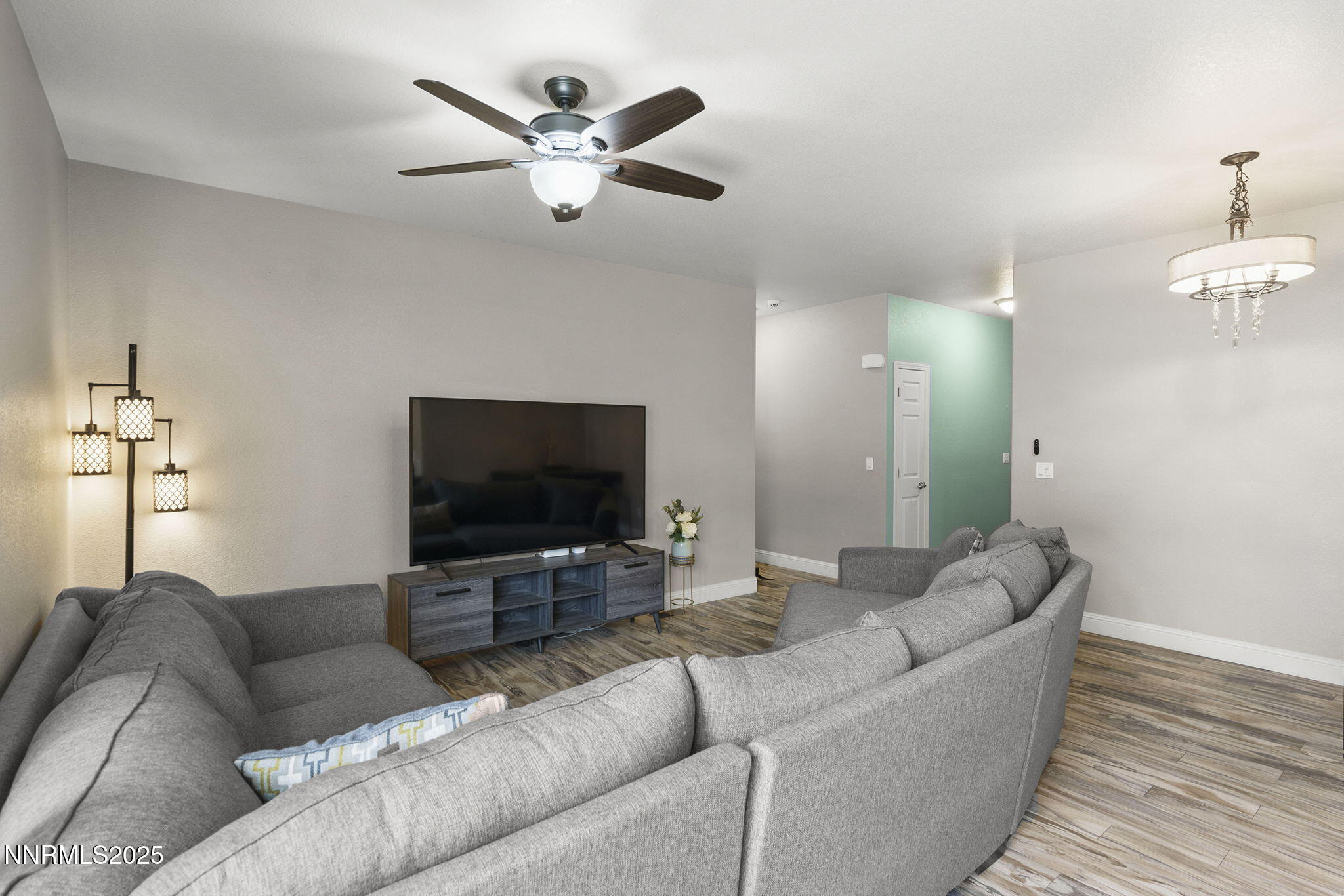 18573 Outpost Court Reno, NV 89508 - Photo 7 of 25 6-web-or-mls-_DSC0930
