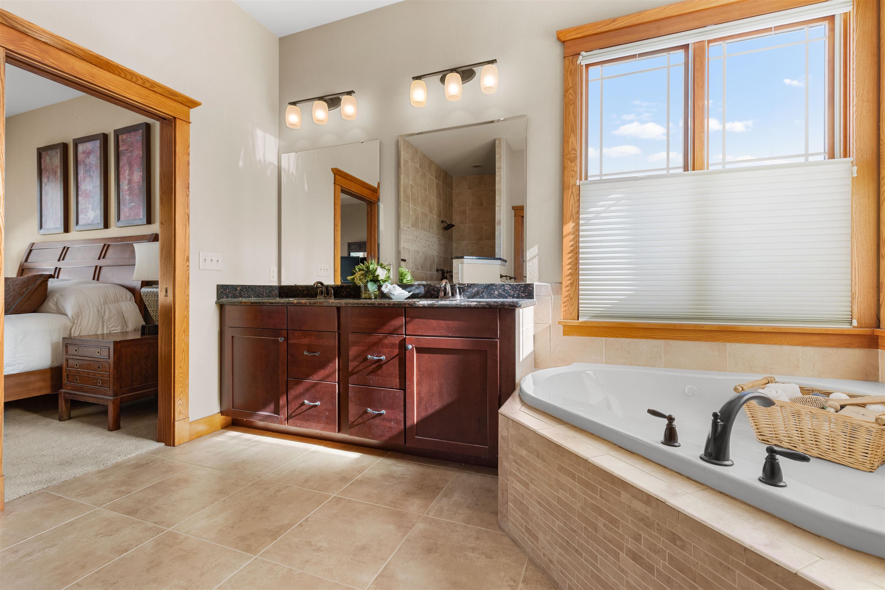 978 Weatherfield Way Belvidere, IL 61008 - Photo 16 of 41 a bathroom with a tub sink and mirror