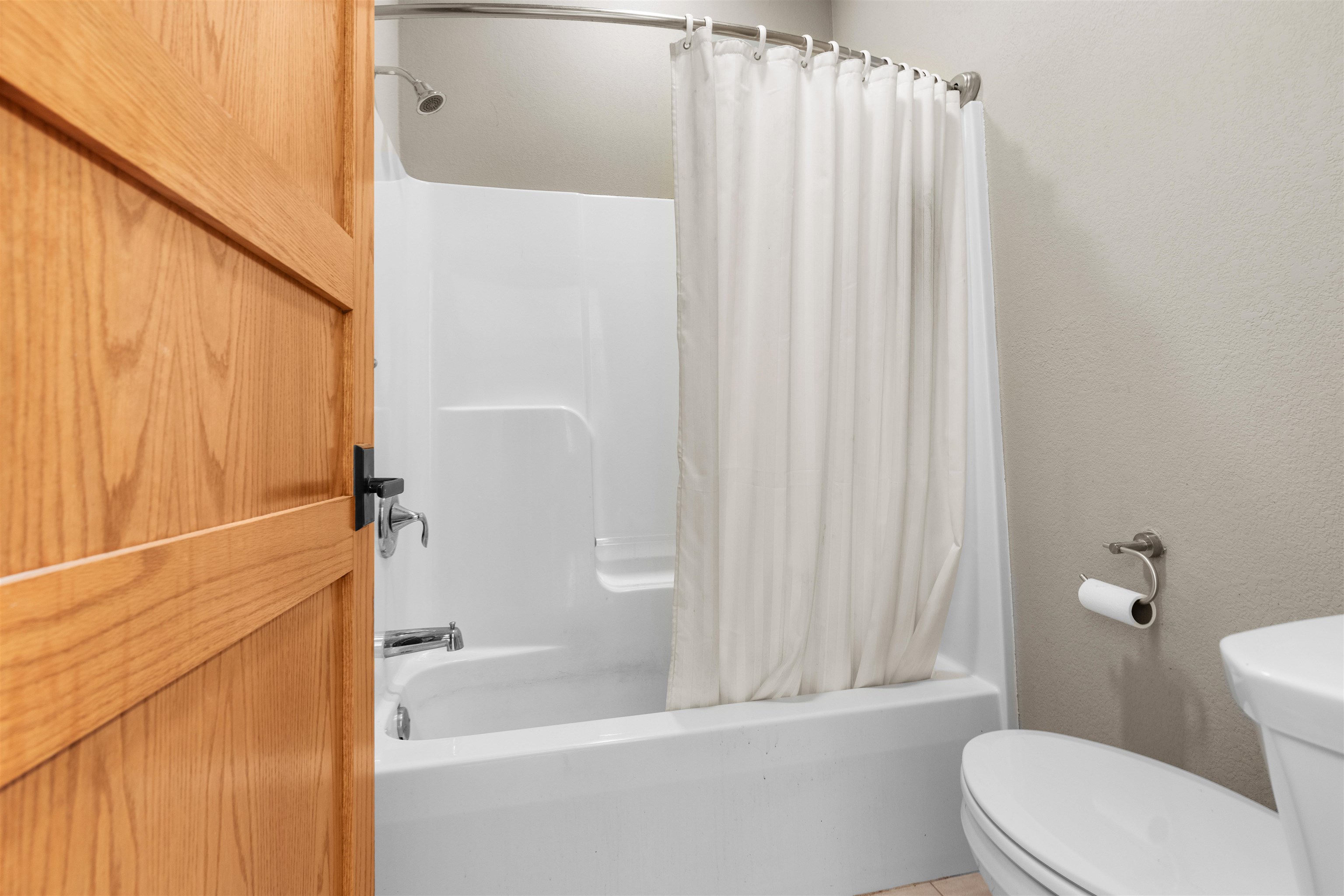 978 Weatherfield Way Belvidere, IL 61008 - Photo 25 of 41 a bathroom with a toilet and shower