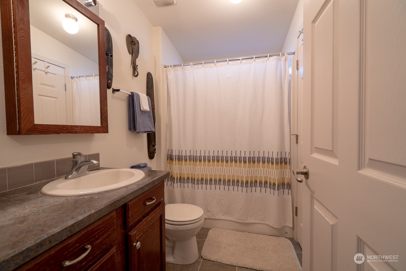2416 Clerf Road Kittitas, WA 98926 - Photo 14 of 25 a bathroom with a sink a toilet a mirror and shower
