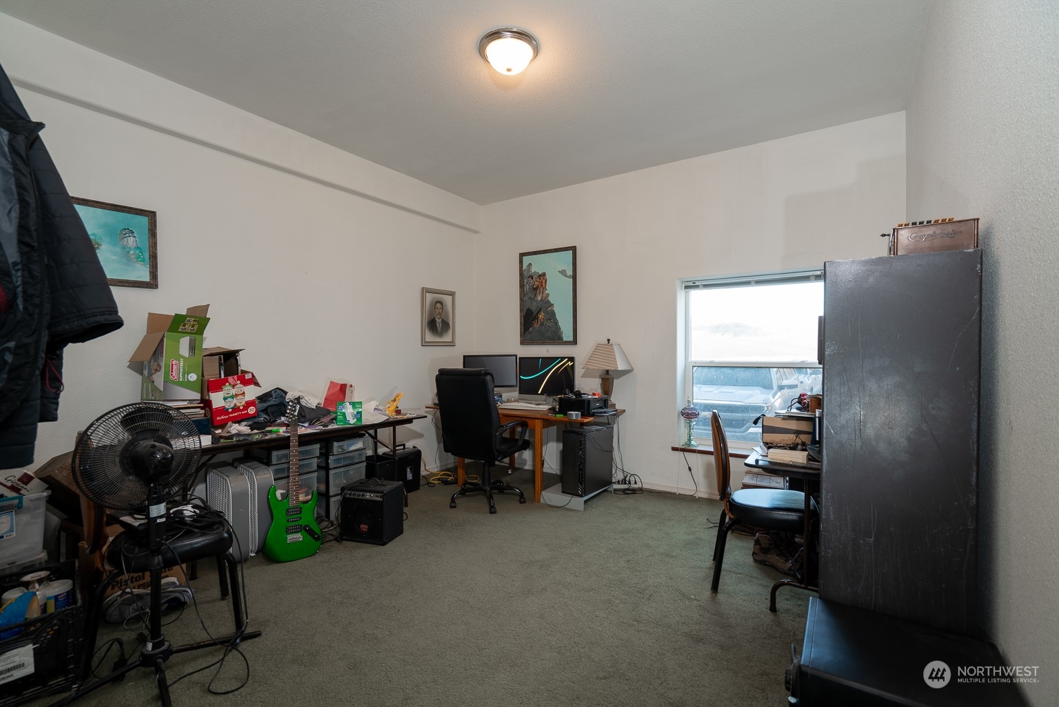 2416 Clerf Road Kittitas, WA 98926 - Photo 16 of 25 a room with furniture and a window