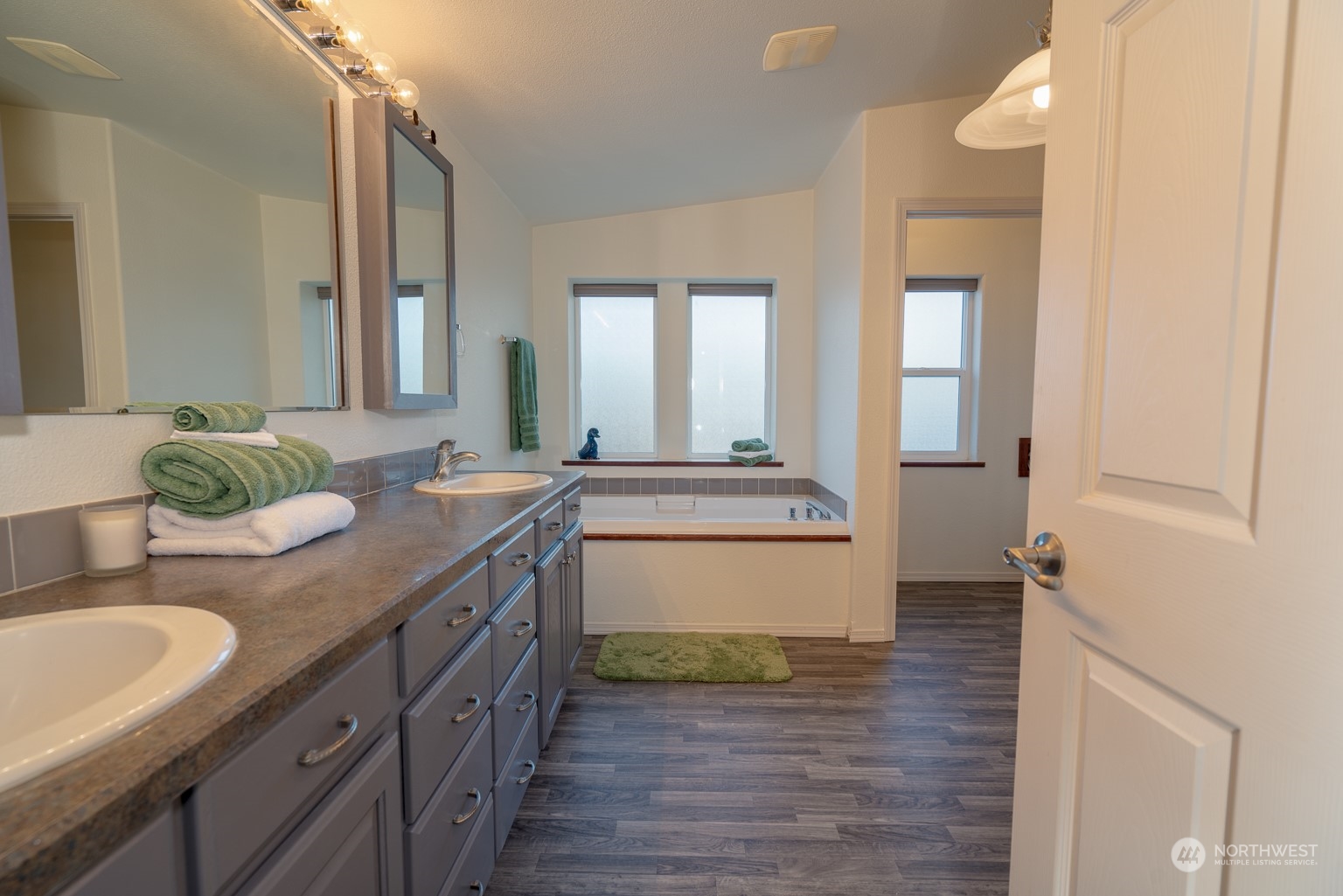 2416 Clerf Road Kittitas, WA 98926 - Photo 18 of 25 a bathroom with sink and mirror