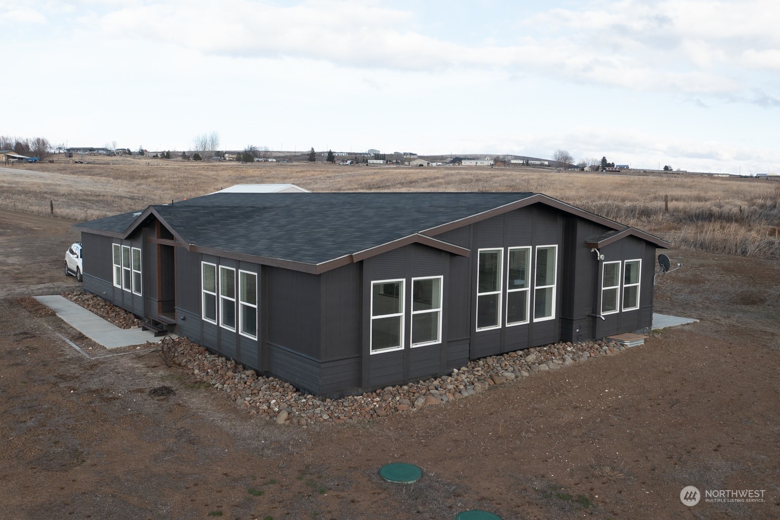 2416 Clerf Road Kittitas, WA 98926 - Photo 2 of 25 a view of a house next to a big yard