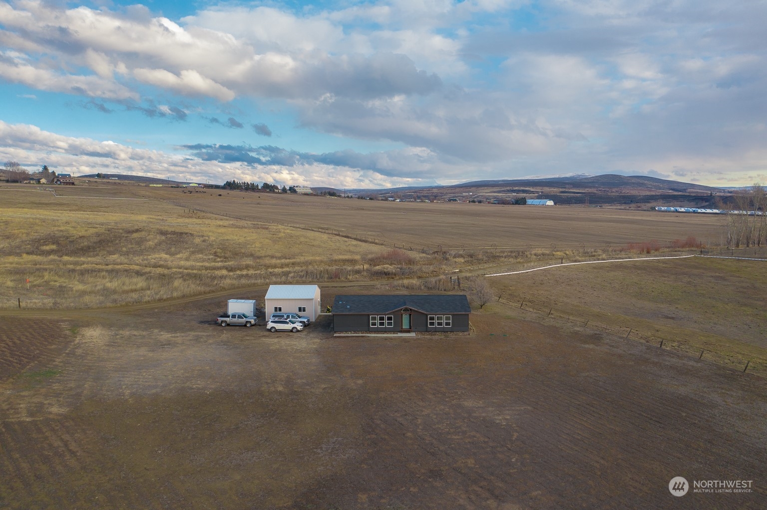 2416 Clerf Road Kittitas, WA 98926 - Photo 25 of 25 a view of an ocean with beach
