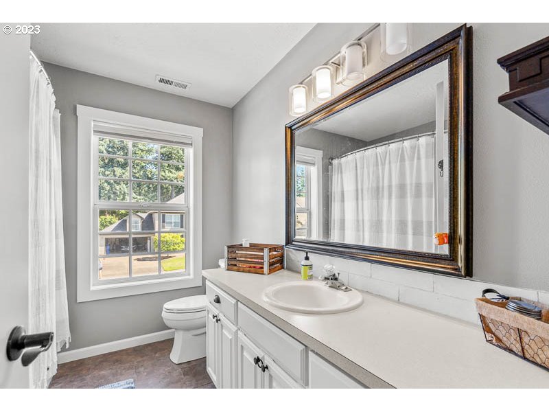 1296 Keystone Loop Northeast Keizer, OR 97303 - Photo 23 of 47 Gallery Image 23