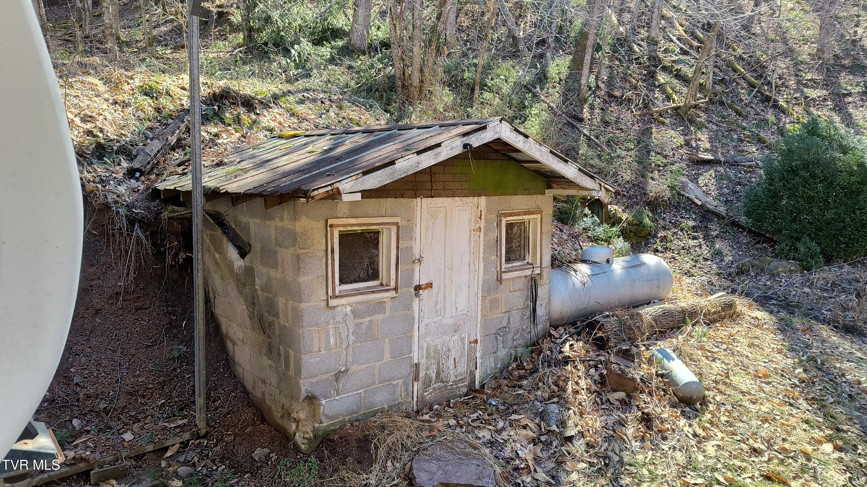 841 Green Road Butler, TN 37640 - Photo 39 of 55 Pump house