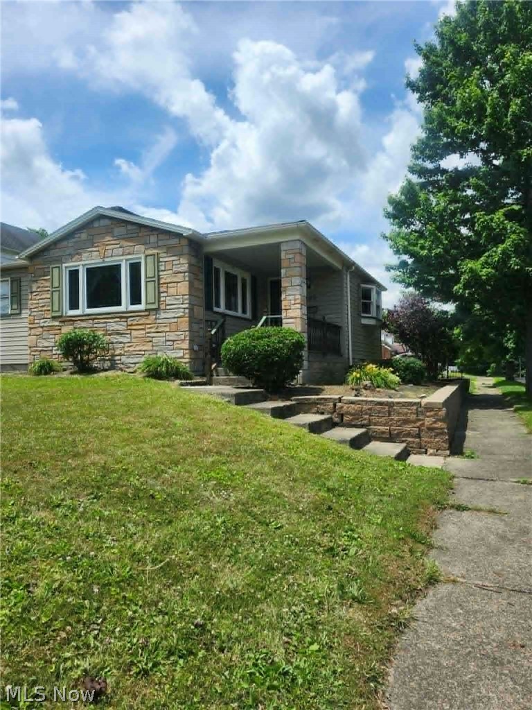 189 Center Street Struthers, OH 44471 - Photo 2 of 25