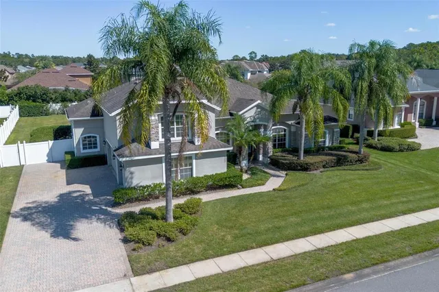 a view of house with garden