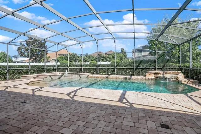 a view of a backyard