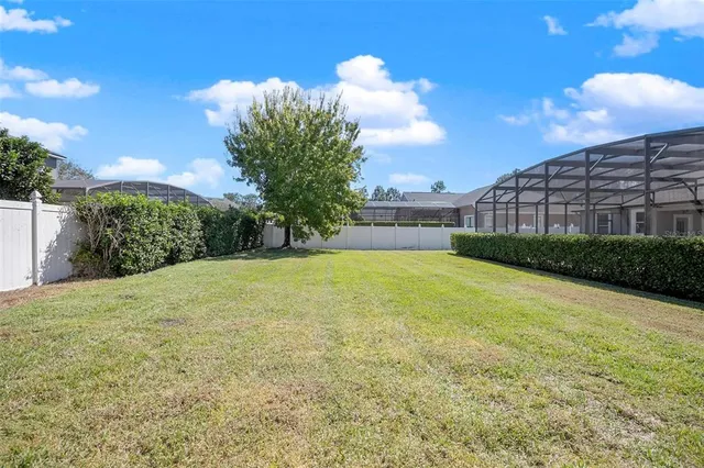 a view of an house with backyard and garden