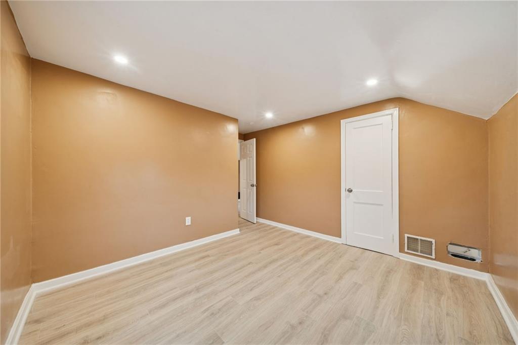 559 Hamil Road Verona, PA 15147 - Photo 11 of 23 Gallery Image 11