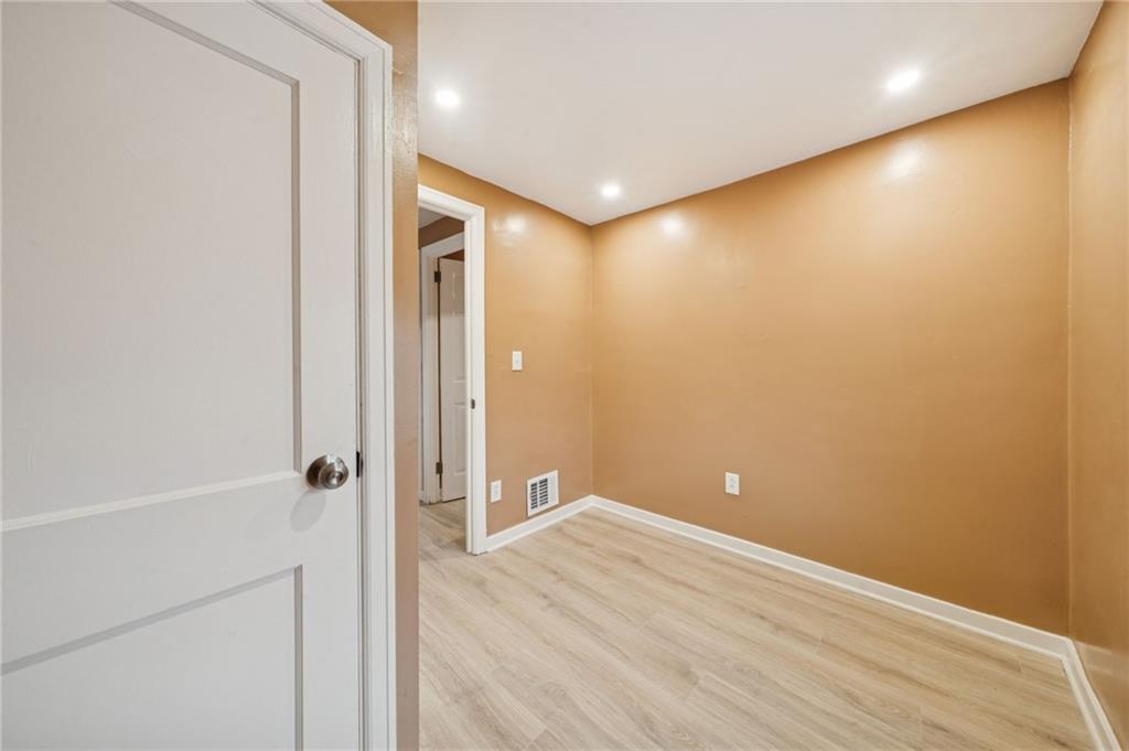 559 Hamil Road Verona, PA 15147 - Photo 13 of 23 Gallery Image 13