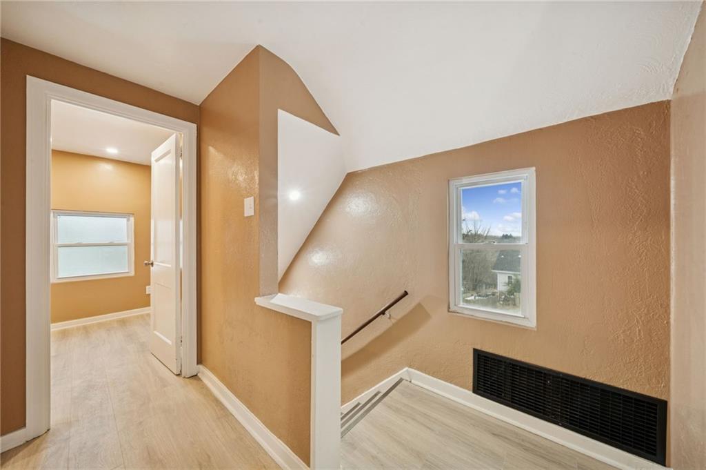 559 Hamil Road Verona, PA 15147 - Photo 14 of 23 Gallery Image 14