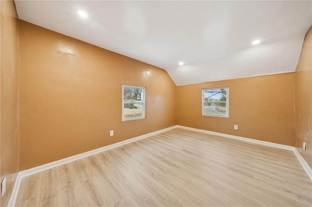 559 Hamil Road Verona, PA 15147 - Photo 18 of 23 Gallery Image 18