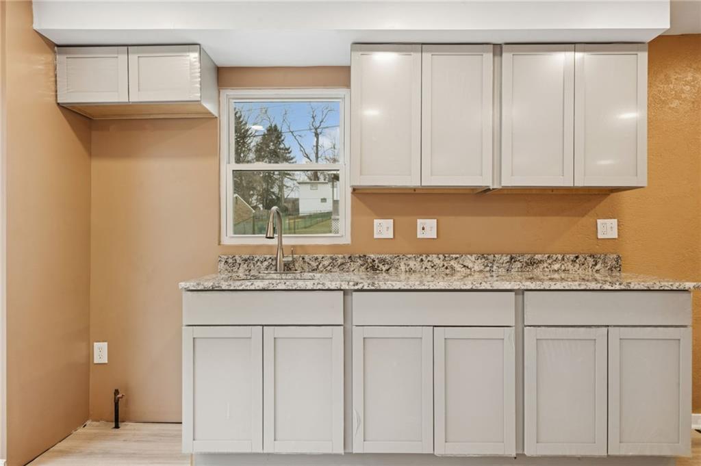 559 Hamil Road Verona, PA 15147 - Photo 7 of 23 Gallery Image 7