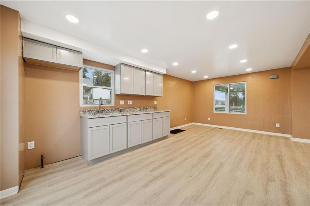 559 Hamil Road Verona, PA 15147 - Photo 8 of 23 Gallery Image 8