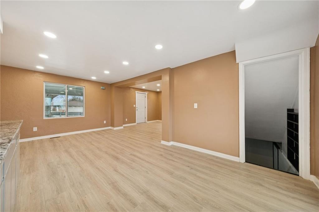 559 Hamil Road Verona, PA 15147 - Photo 10 of 23 Gallery Image 10