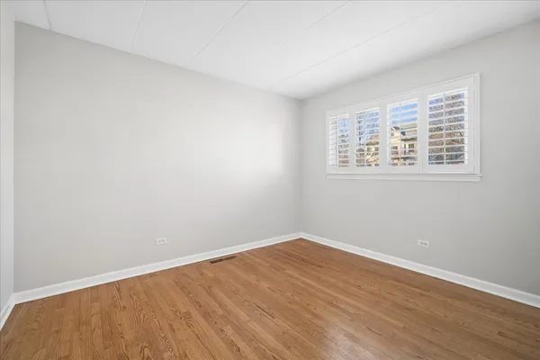 $2,450 | 319 Vine Avenue, Unit A, Park Ridge, IL 60068
