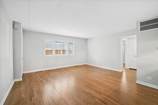 $2,450 | 319 Vine Avenue, Unit A, Park Ridge, IL 60068